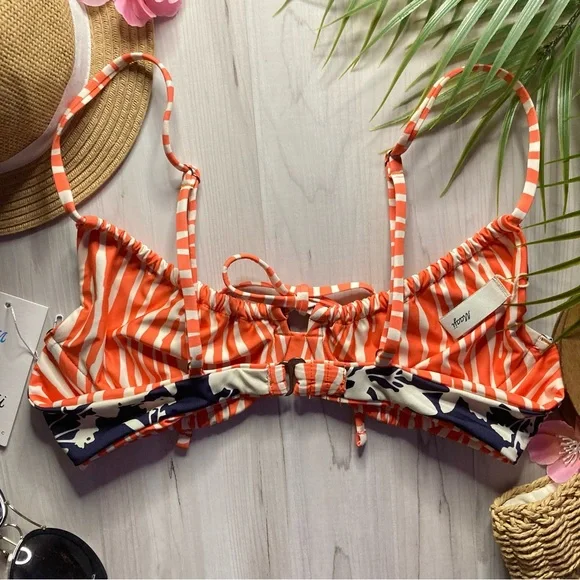 Maaji • Reversible Jade Floral Animal Print Ruched Underwire Bikini Top - Picture 9 of 11